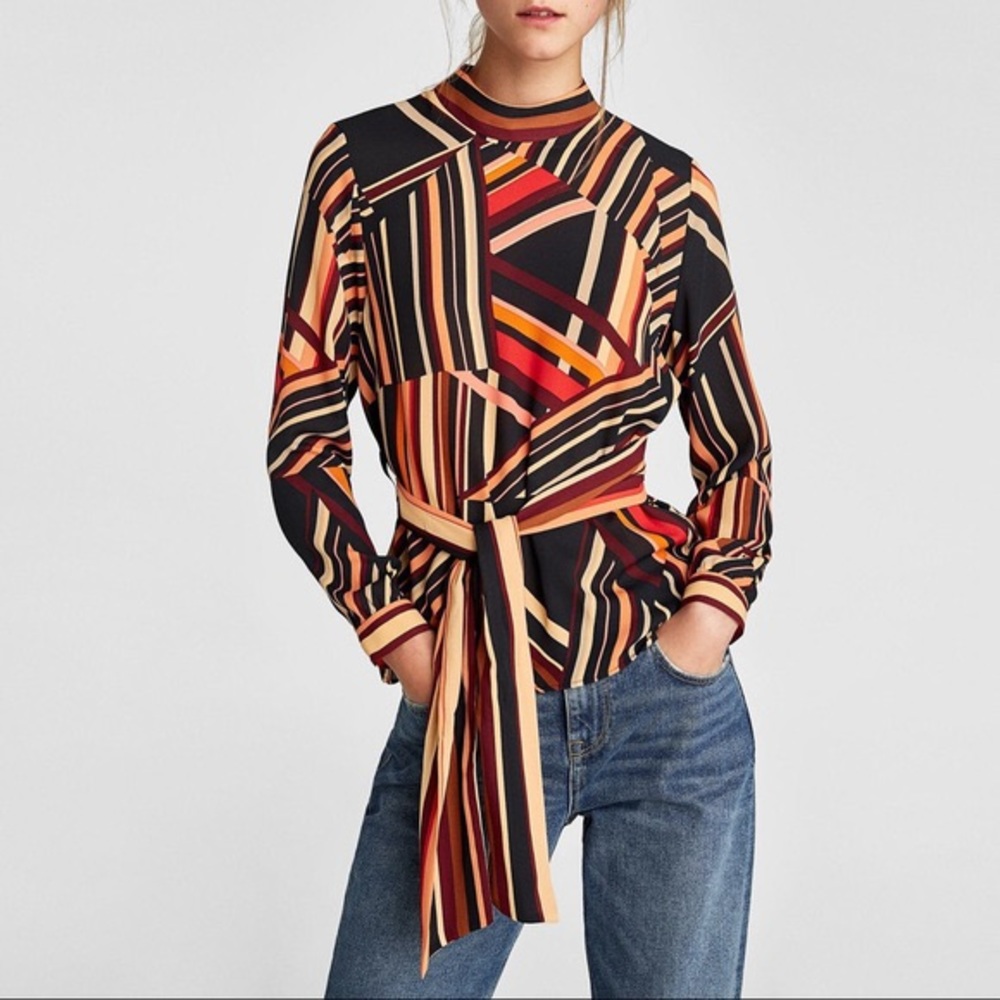 🆕 Zara Geometric Stripe Pattern Mockneck Blouse!